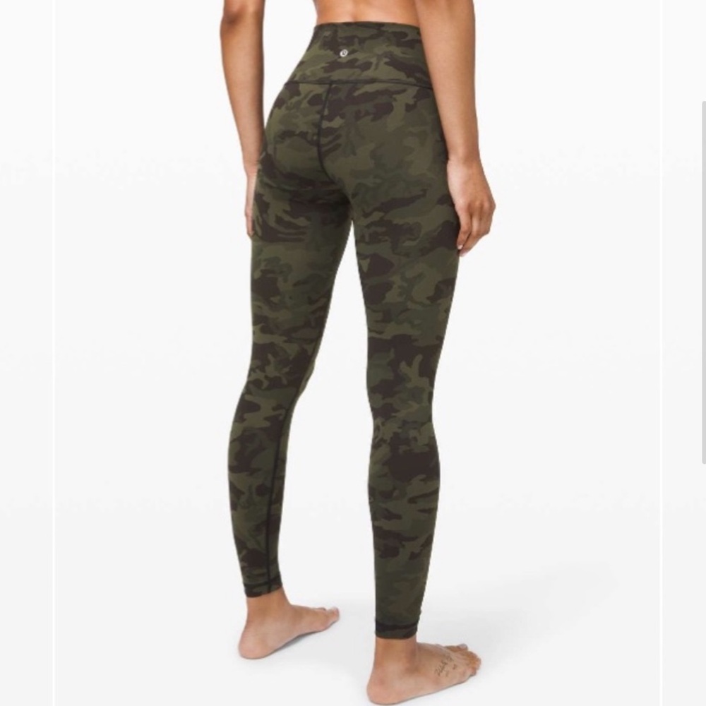 Wunder Under Tight 28" size 6
*Full-On Luxtreme
Incognito Camo Multi